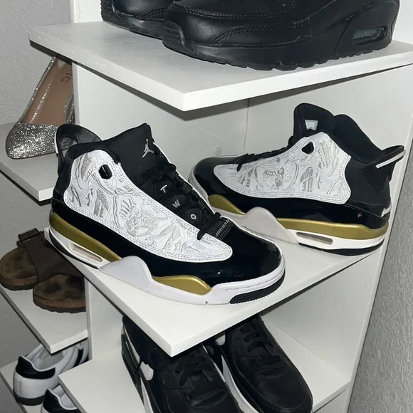 Jordan’s-size 4.5Youth!only wore these 3x max,bought them never really used them - Picture 2 of 4